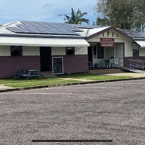 https://carmila-hotel-shortys.queenslandhotels.net